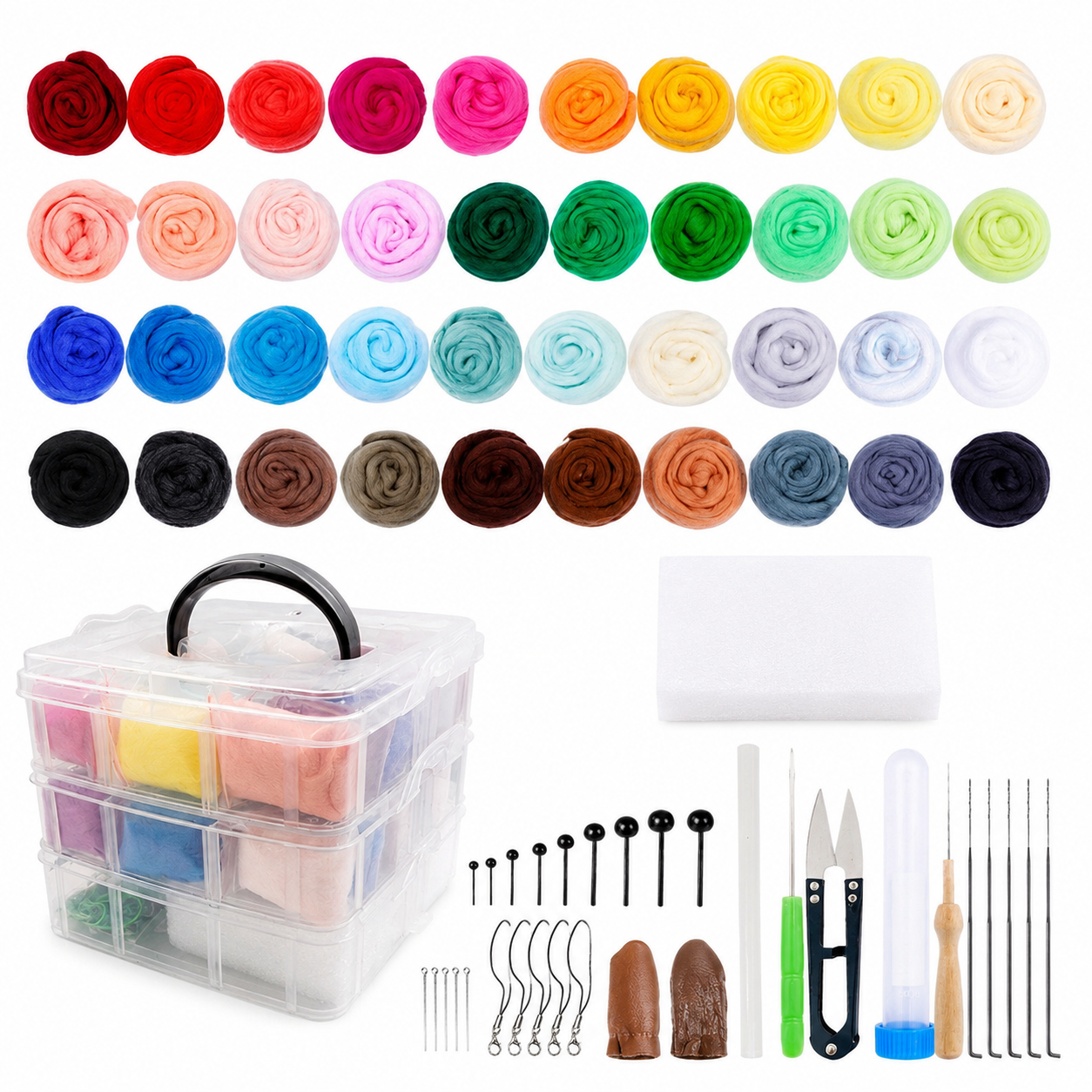 Rangées arc-en-ciel de pelotes de laine avec une boîte de rangement transparente à compartiments multiples et divers outils de tricot et de feutrage.