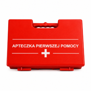 Trousse de premiers secours rouge avec une croix blanche et l'étiquette polonaise 'APTECZKA PIERWSZEJ POMOCY' sur fond blanc